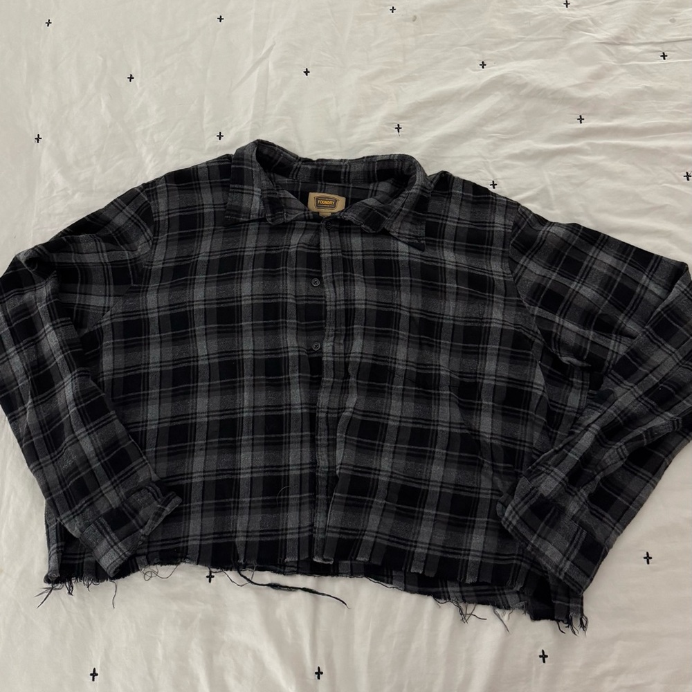 Black and Gray Plaid Cropped Shirt